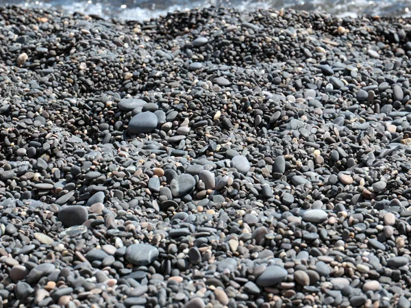 Arrotondato Pietra Ghiaia Acqua Mare Sulla Spiaggia — Foto Stock