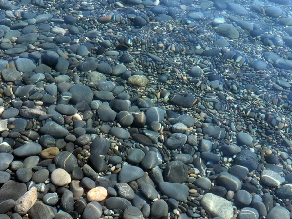 Nagy Kerek Kövek Tenger Kavicsos Strand — Stock Fotó