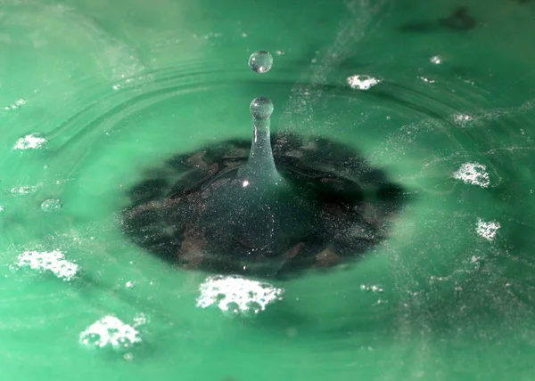 Капли Воды Создают Причудливые Формы После Удара Поверхность — стоковое фото
