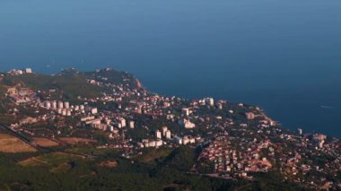 Ai-Petri Kırım Cumhuriyeti 'nden Yalta şehir binalarının manzarası