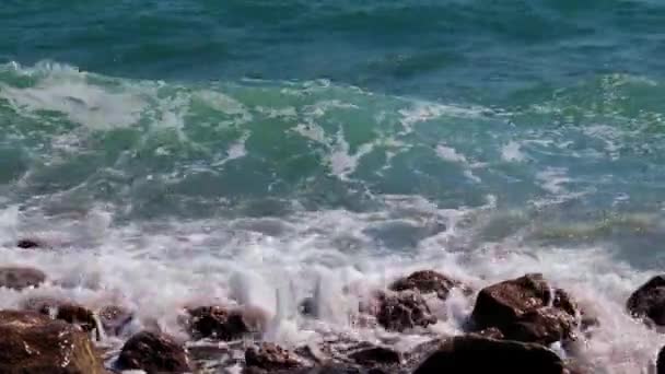 Olas Mar Transparentes Una Playa Arena Como Lugar Descanso — Vídeo de stock