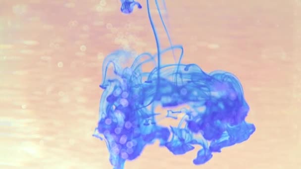 混合液体和墨水时的抽象动作和幻想数字 — 图库视频影像