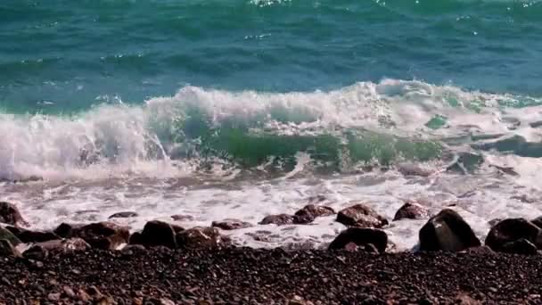 Ακτή Της Θάλασσας Αμμώδη Παραλία Και Υψηλό Κύμα — Αρχείο Βίντεο