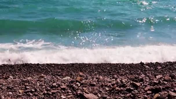 Ondas Mar Caem Praia Costeira — Vídeo de Stock