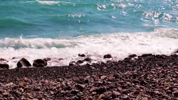 Ondas Mar Caem Praia Costeira — Vídeo de Stock