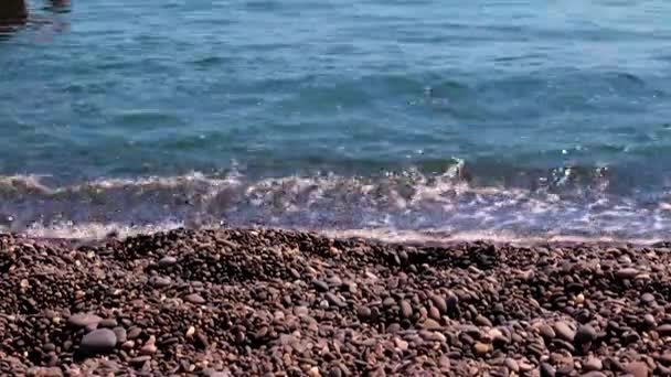 Mořské Vlny Padají Pobřežní Pláž — Stock video