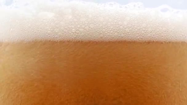 Bolhas Espuma Superfície Copo Cerveja — Vídeo de Stock