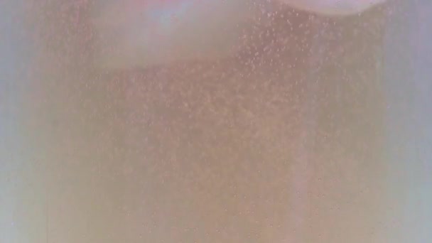 Пузырьки Воздуха Пене Поверхности Стакане Пива — стоковое видео