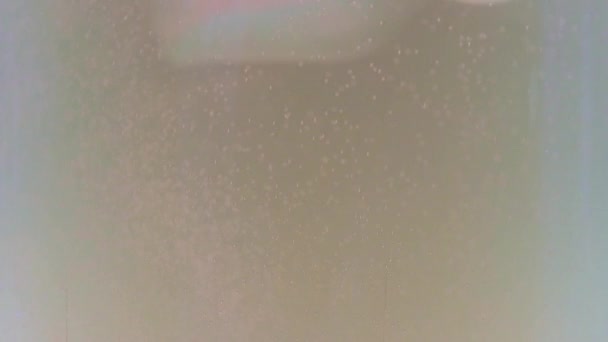 Пузырьки Воздуха Пене Поверхности Стакане Пива — стоковое видео