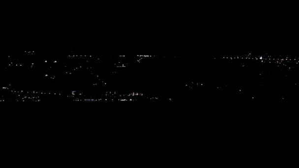 Fényes Fények Lakóépületek Ablakaiban Városi Épületek Nap Sötét Időszakában — Stock videók