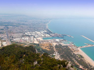 Antalya Türkiye 'nin liman ve binalarının su alanındaki çalışma mekanizmaları