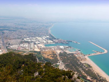 Antalya Türkiye 'nin liman ve binalarının su alanındaki çalışma mekanizmaları