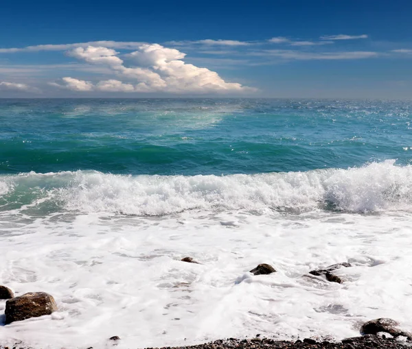 Бурхливі Хвилі Сонячний Пляж Середземного Моря — стокове фото