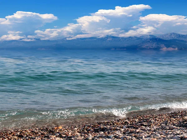 Una Bella Spiaggia Sulla Costa Del Mar Mediterraneo Catena Montuosa — Foto Stock