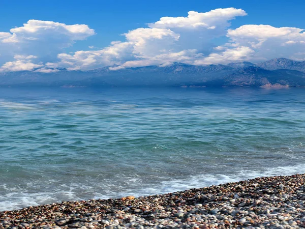 Pantai Yang Indah Pantai Laut Mediterania Dan Pegunungan Tunektepe Dekat — Stok Foto