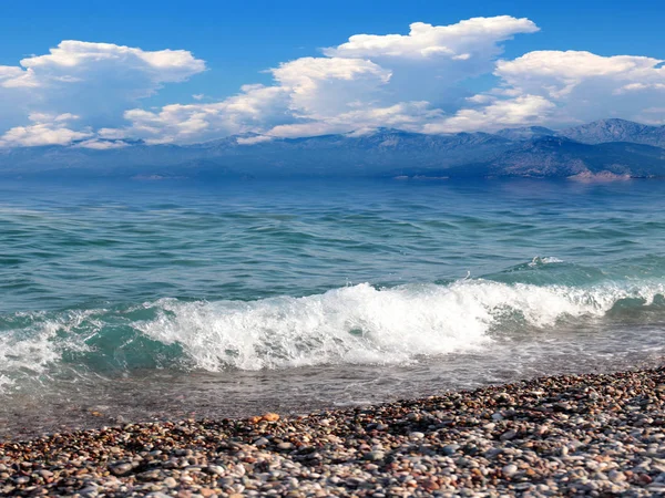 Akdeniz Kıyısında Güzel Bir Sahil Antalya Türkiye Yakınlarındaki Tunektepe Sıradağları — Stok fotoğraf