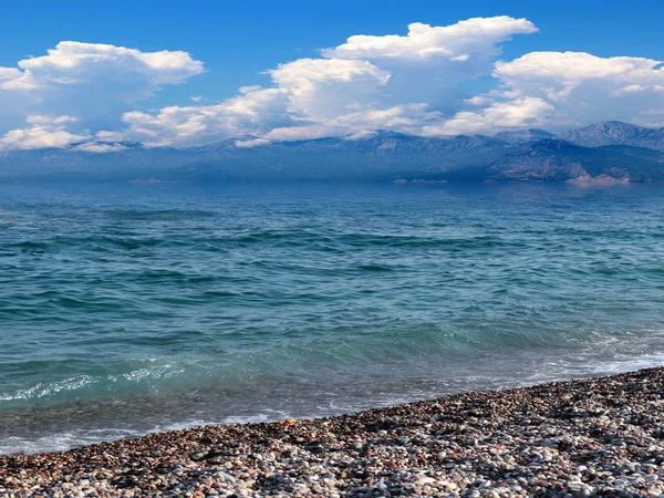 Una Bella Spiaggia Sulla Costa Del Mar Mediterraneo Catena Montuosa — Foto Stock