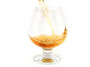 Bir bardağa dökerken şarap patlamaları