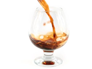 Bir bardağa dökerken şarap patlamaları