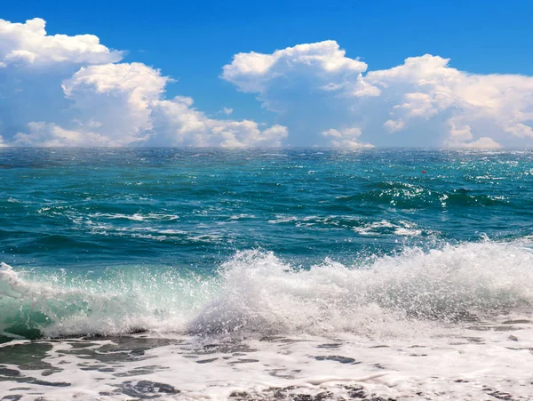 Céu Ensolarado Brilhante Faixa Costeira Mar Mediterrâneo — Fotografia de Stock
