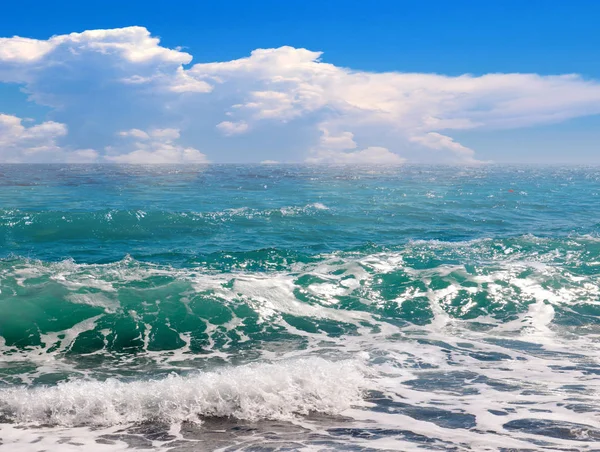 Céu Ensolarado Brilhante Faixa Costeira Mar Mediterrâneo — Fotografia de Stock