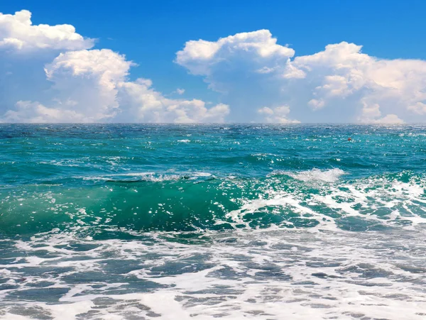 Cielo Soleado Brillante Franja Costera Del Mar Mediterráneo — Foto de Stock
