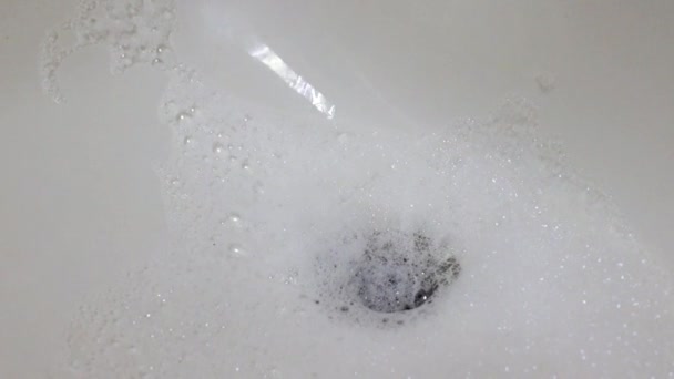 水流到盥洗室的水池 — 图库视频影像