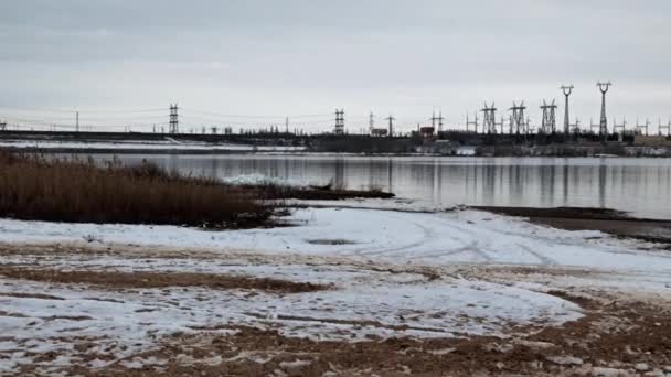 Volga Nehri Üzerindeki Volgograd Şehri Yakınlarındaki Volga Hidroelektrik Santralinin Binaları — Stok video