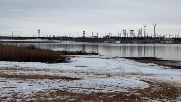 Volga Nehri Üzerindeki Volgograd Şehri Yakınlarındaki Volga Hidroelektrik Santralinin Binaları — Stok video