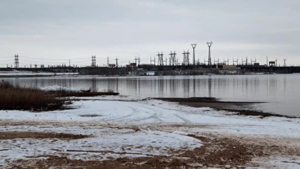 Edifícios Estruturas Central Hidroeléctrica Volga Rio Volga Perto Cidade Volgograd — Vídeo de Stock