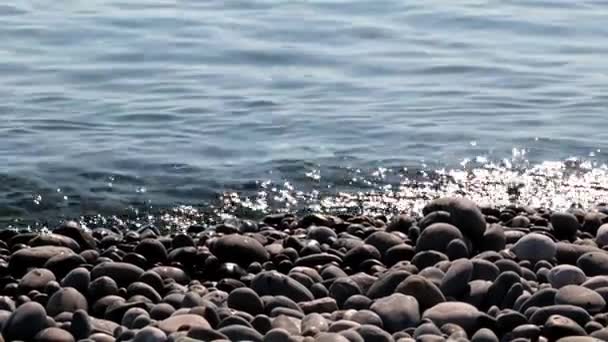 Vagues Mer Une Plage Galets Comme Endroit Pour Détendre — Video