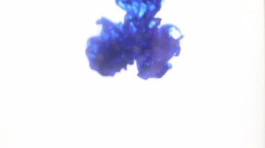 Çok renkli sıvılar karışıyor ve fantastik desenler yaratıyor.