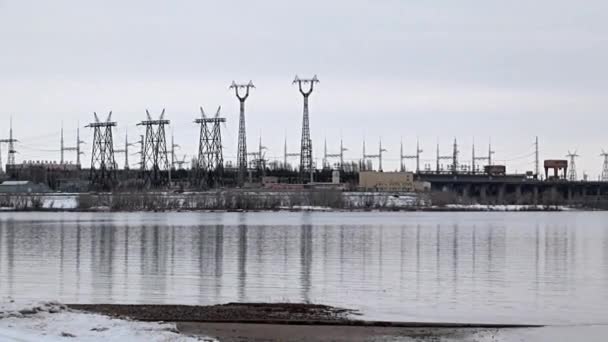 Egy Vízerőmű Építményei Épületei Volga Folyón Volgograd Oroszország Közelében — Stock videók
