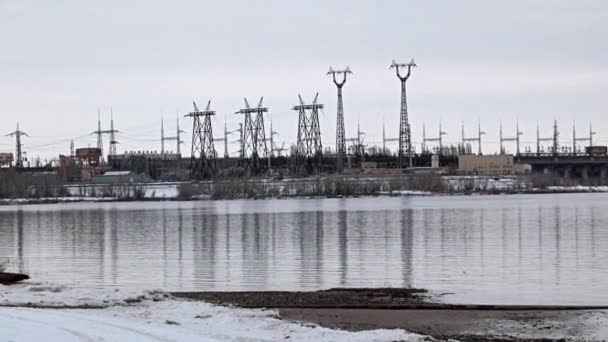 Structuren Gebouwen Van Een Waterkrachtcentrale Aan Wolga Bij Stad Volgograd — Stockvideo