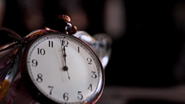 古い懐中時計の秒針の動きは — ストック動画