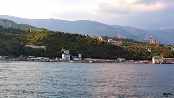 Yalta Kırım Cumhuriyeti Nin Deniz Kıyısındaki Gemiden Görüş — Stok video