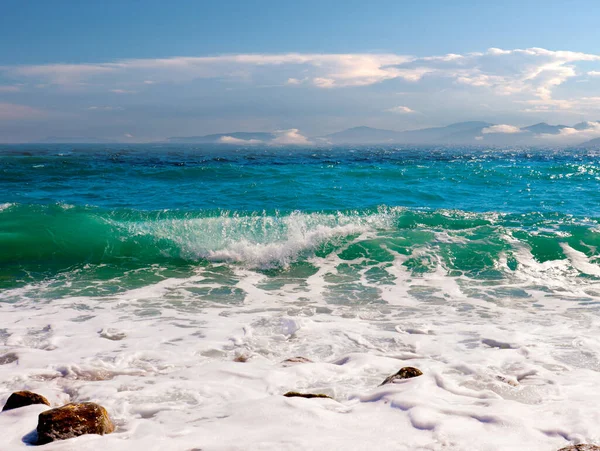 Bela Costa Mar Sob Céu Ensolarado Como Lugar Para Viajar — Fotografia de Stock