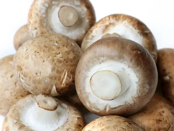 Frische Pilze Vor Dem Kochen Auf Einem Schneidebrett — Stockfoto