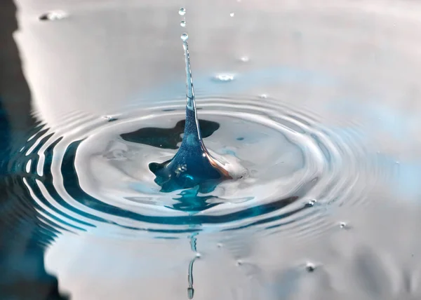 Traço Água Impacto Uma Gota Líquido — Fotografia de Stock