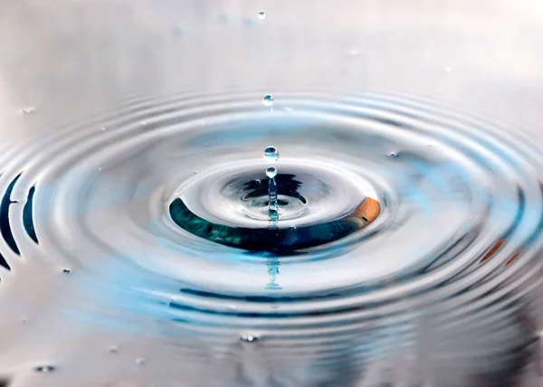 Traza Agua Del Impacto Una Gota Líquido —  Fotos de Stock