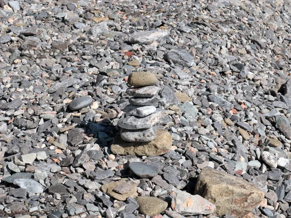Pyramid Stones Stands Pebble Beach Symbol Balanced Peace Mind — Stock Photo, Image