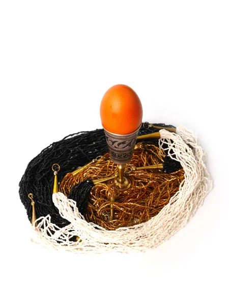 宝石に囲まれた休日のためのイースターの卵のためのアンティークシルバースタンドホルダー — ストック写真
