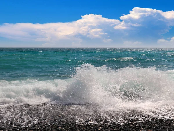 Schöner Meeresstrand Und Himmelslandschaft Als Symbol Für Ein Urlaubsziel — Stockfoto