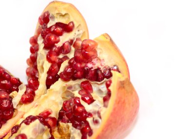 Gıda için olgun tropikal meyve nar dilimleri