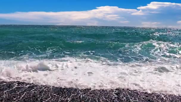 Stormgolven Aan Zeekust Bewolkte Luchten — Stockvideo