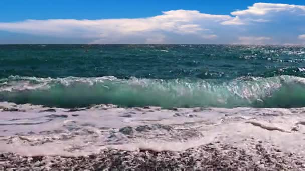 Stormgolven Aan Zeekust Bewolkte Luchten — Stockvideo