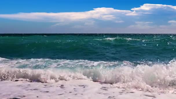 Onde Tempesta Sulla Costa Del Mare Cieli Nuvolosi — Video Stock