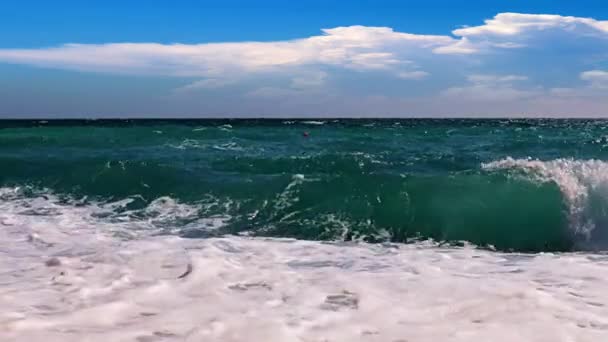 Stormgolven Aan Zeekust Bewolkte Luchten — Stockvideo