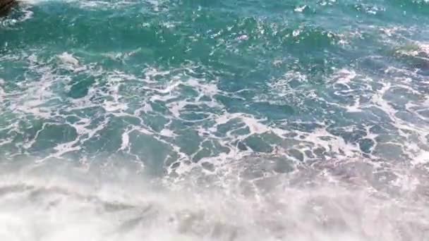 Fale Morskie Piaszczysta Plaża Żwirowa Jako Miejsce Aktywnego Wypoczynku — Wideo stockowe