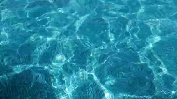 Wellen Auf Der Oberfläche Sauberes Wasser Schwimmbad — Stockvideo